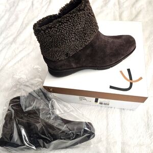 Liz Claiborne Chocolate Split Suede Boots